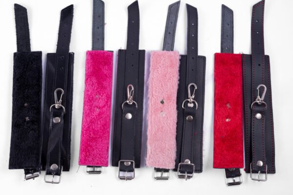 ESPOSAS MOSQUETON CON PELUCHE FUCSIA O ROJAS